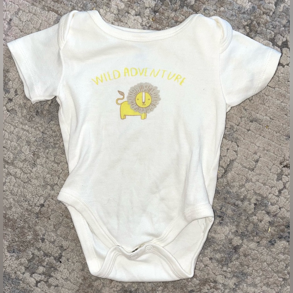 Kidgets lion onesie